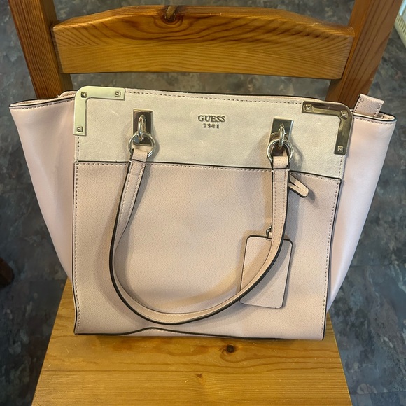 Like new Guess purse - Picture 1 of 6